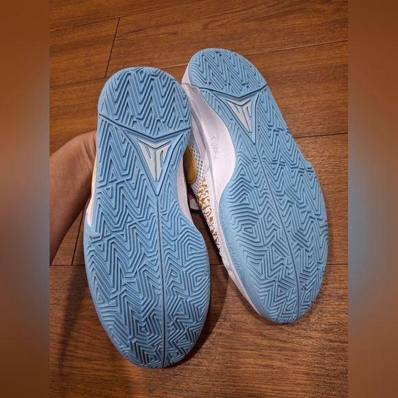 Nike Women's White and Gold Sneakers - Picture 8 of 8